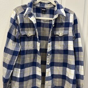 NEW Patagonia Flannel, Girls size 10 ( fits women’s small )
